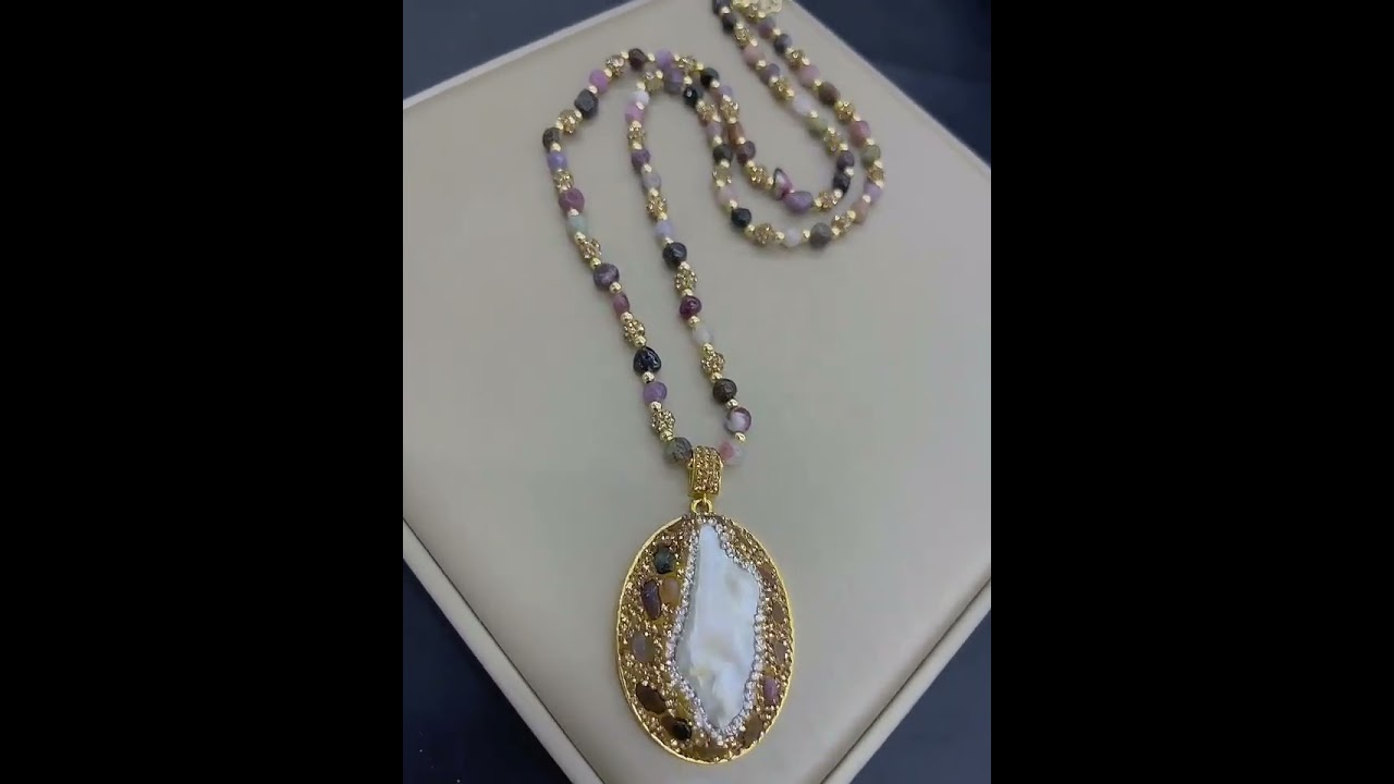 Bijoux haut de gamme : la superbe et élégante chaîne de collier en pierres précieuses